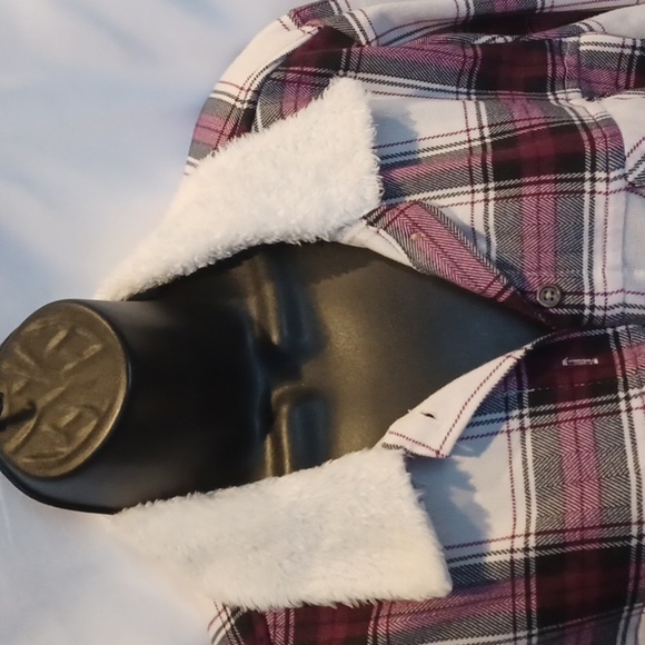 Eden & Olivia Red Plaid Knit Flannel Shacket L/S Roll Tab JrL, fleece Lined Back - Picture 2 of 11